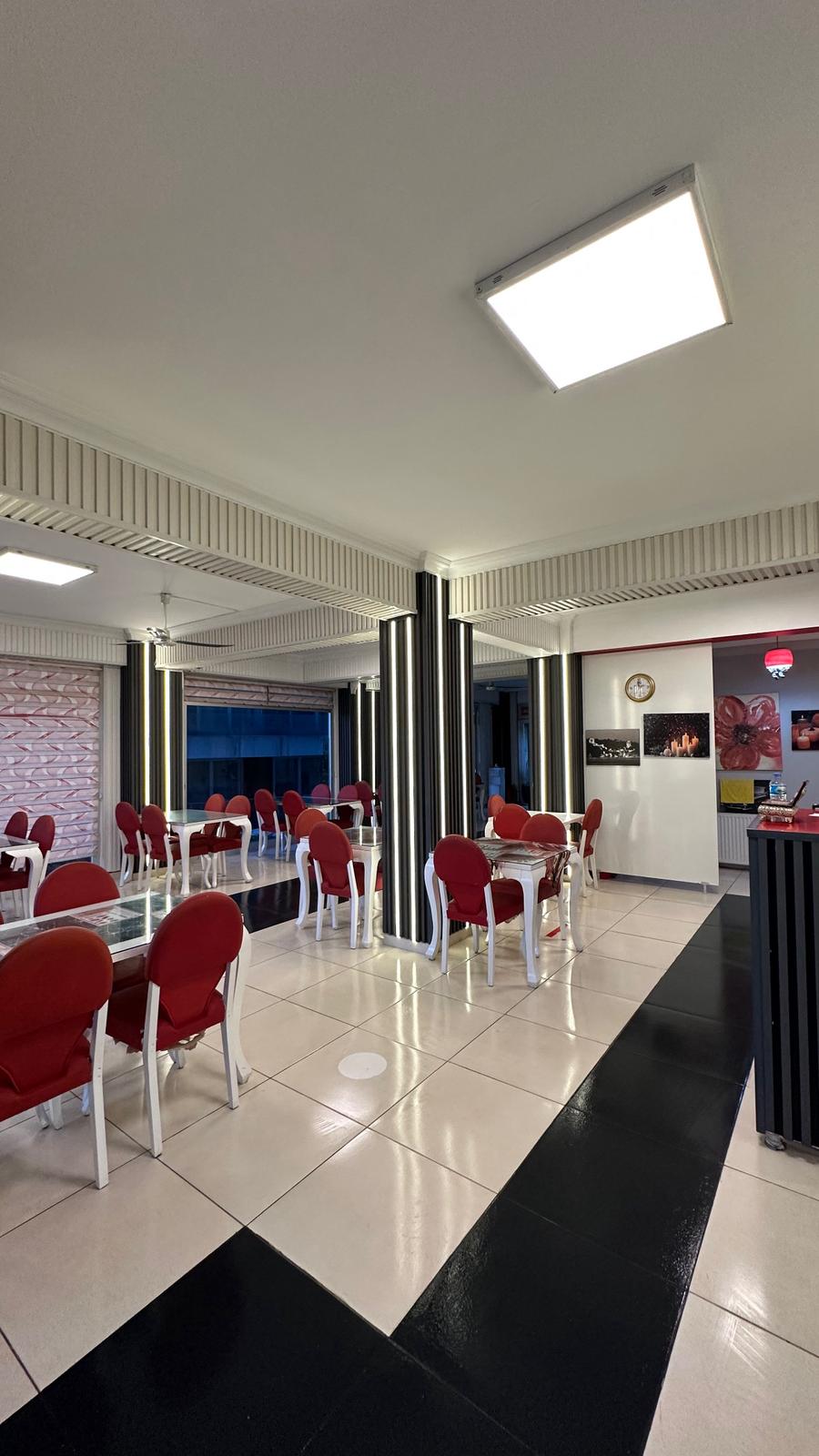 Kırmızı Beyaz Pide Kebap 